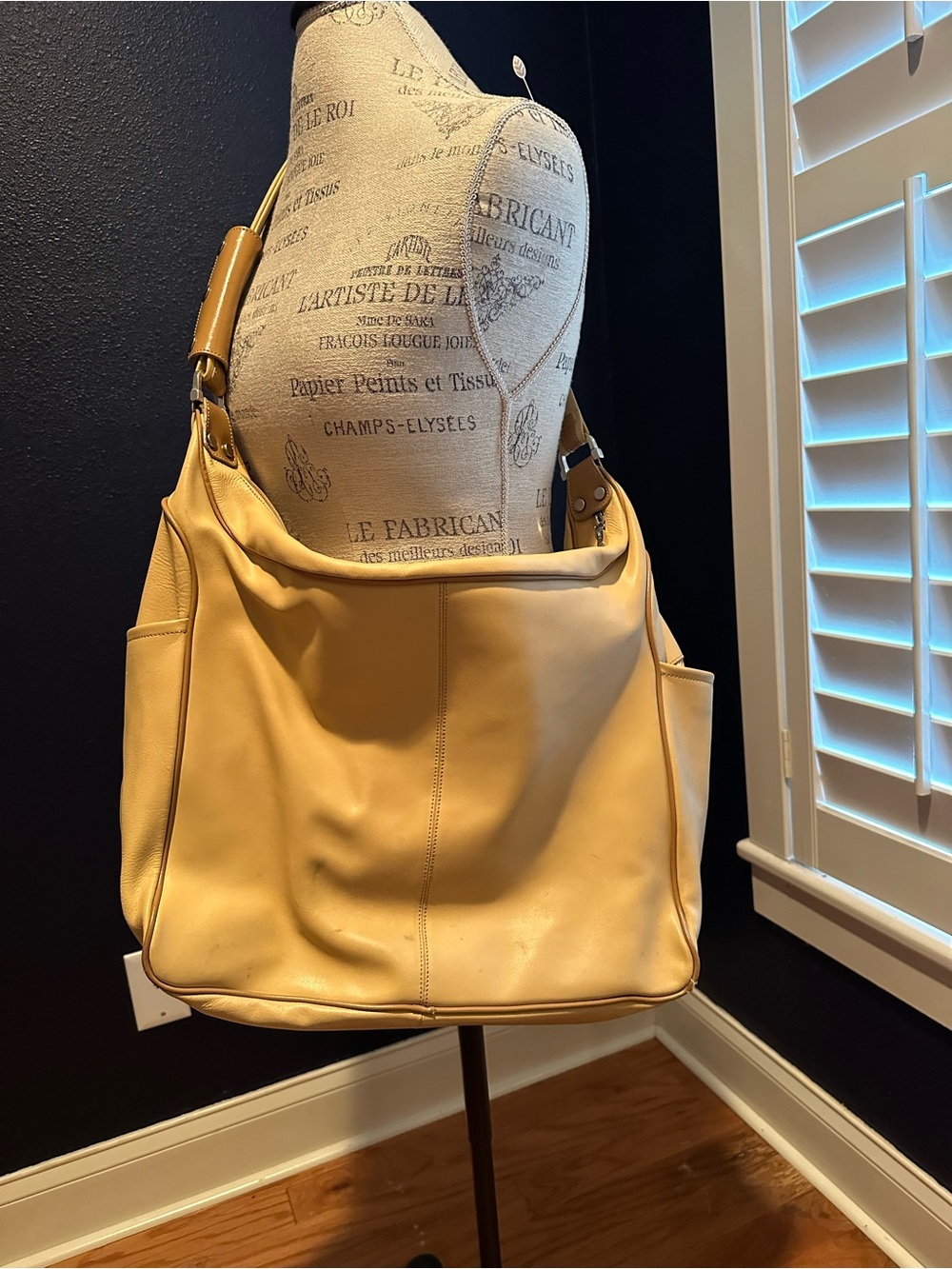 Arcadia Leather Shoulder Bag in Mustard Yellow